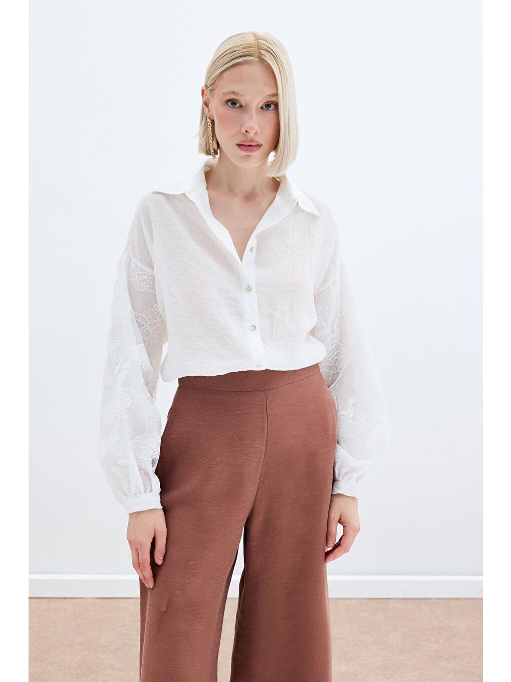 Nakış Detaylı Kraşlı Gömlek - Ekru-1