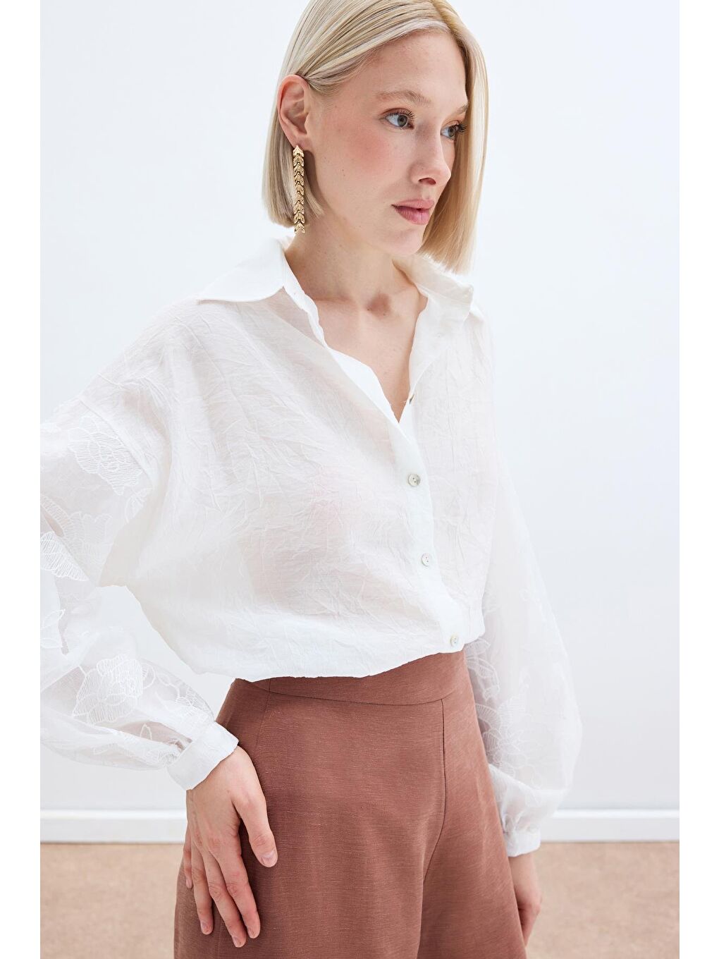 Nakış Detaylı Kraşlı Gömlek - Ekru-3