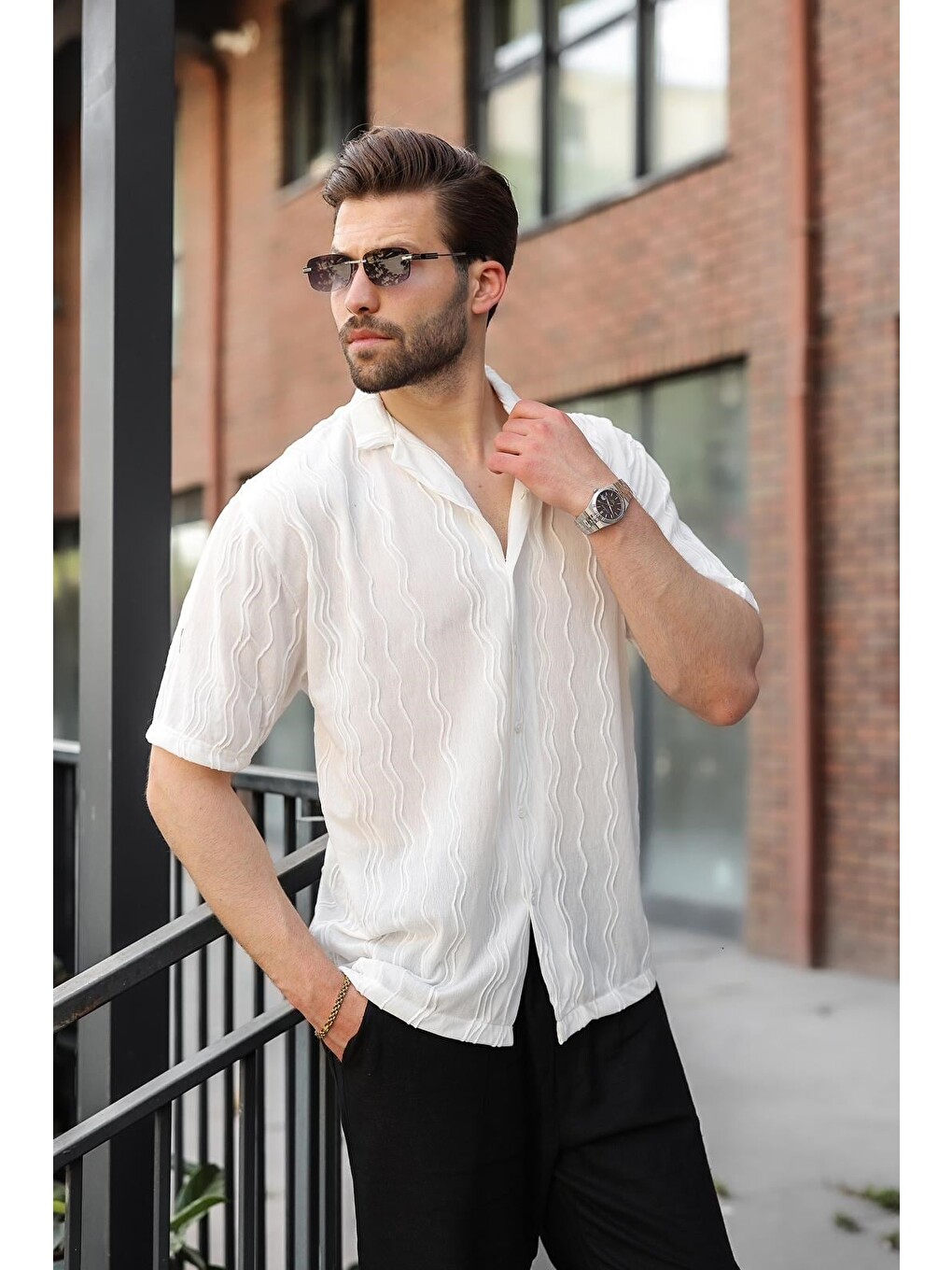 Beyaz Dalga Desenli Regular Fit Erkek Gömlek E6771