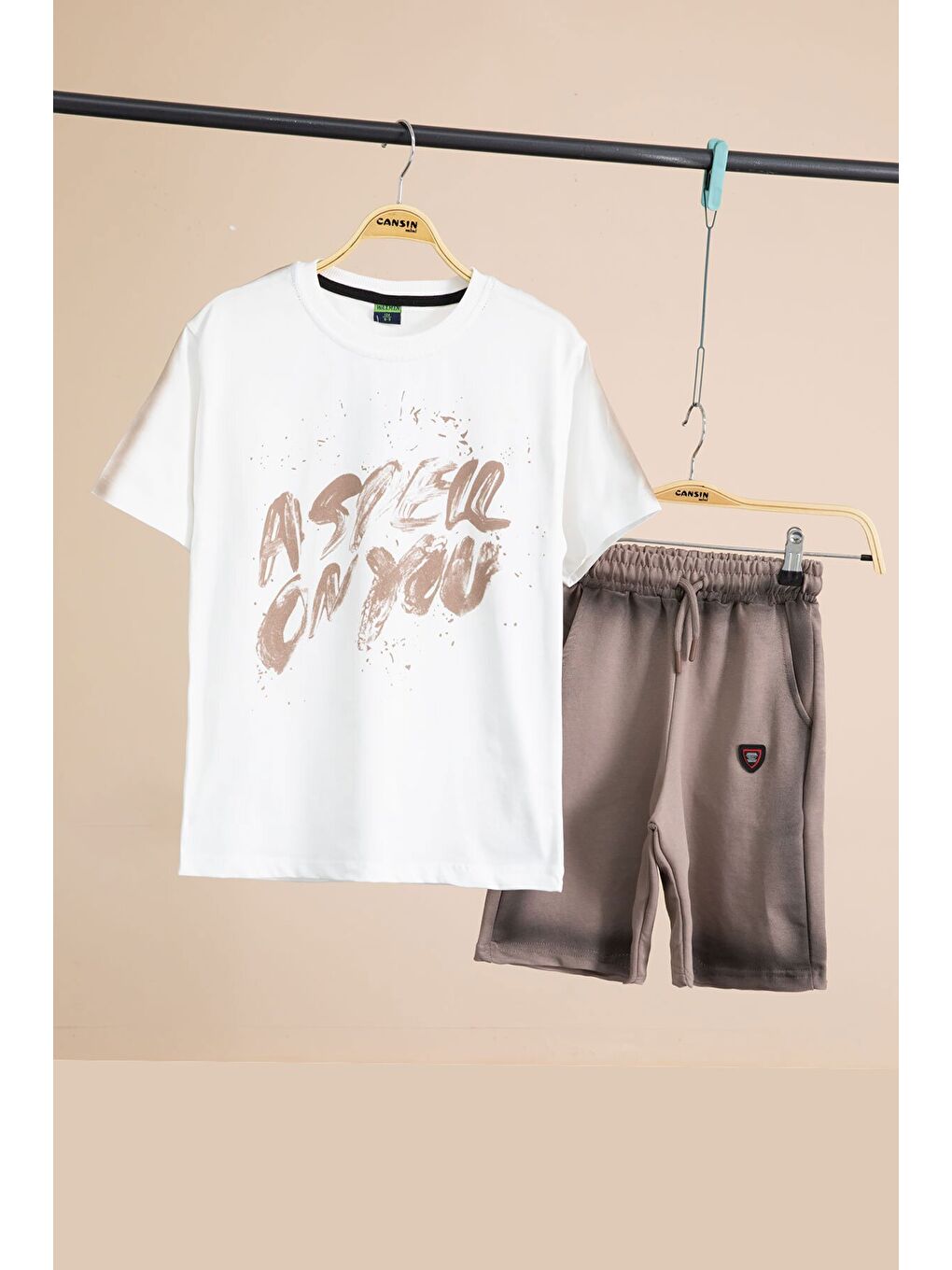 Ekru Grafiti Baskılı Tişörtlü Şortlu Erkek Çocuk 2li Takım 23775-2
