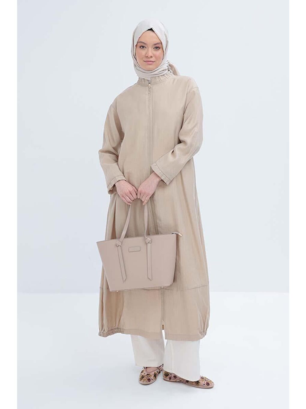Bej-Etek Ucu Lastikli Fermuarlı Ferace