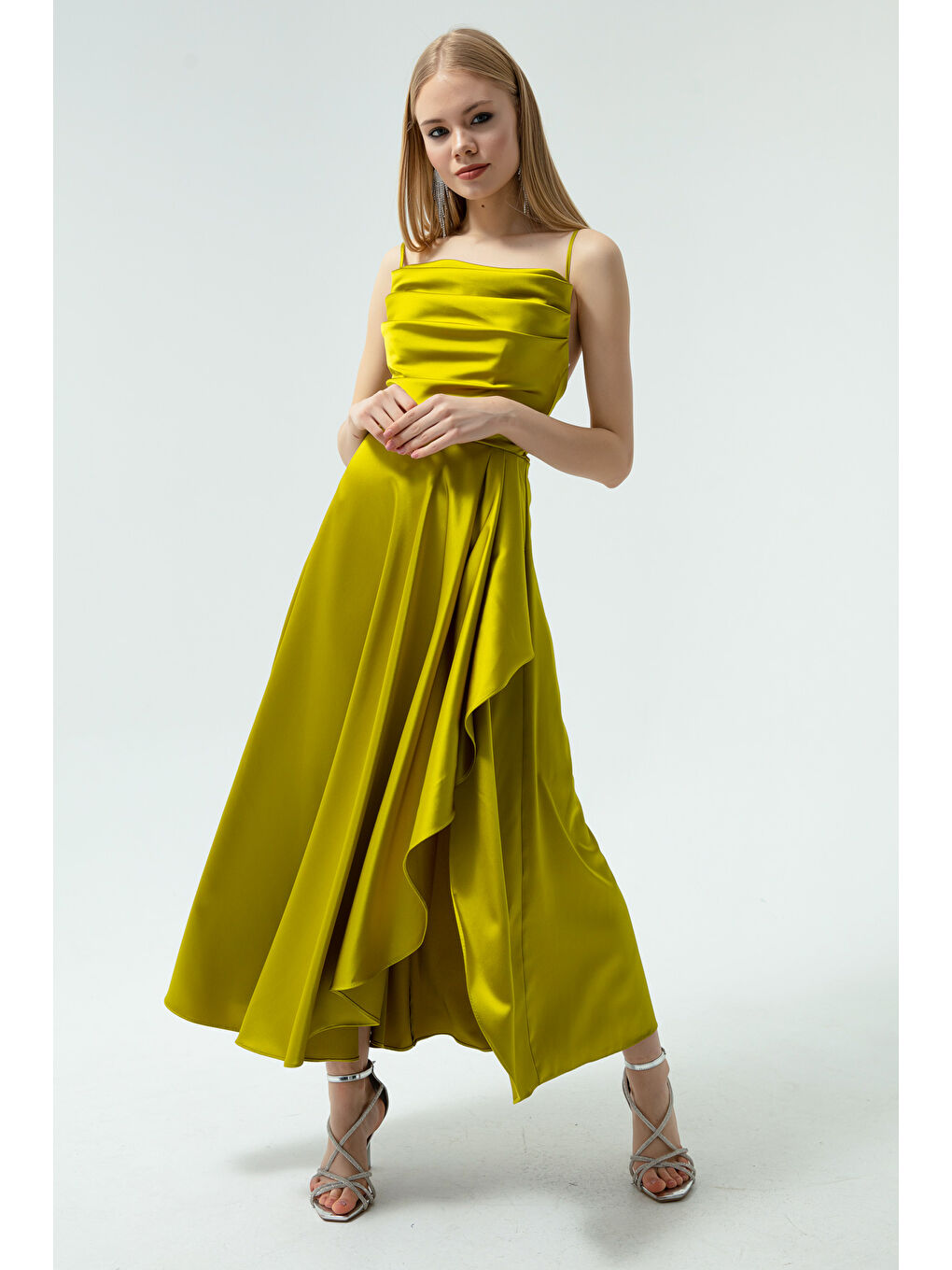 Kadın Fıstık Yeşili Volanlı Yırtmaçlı Saten Midi Boy Abiye & Mezuniyet Elbisesi-2