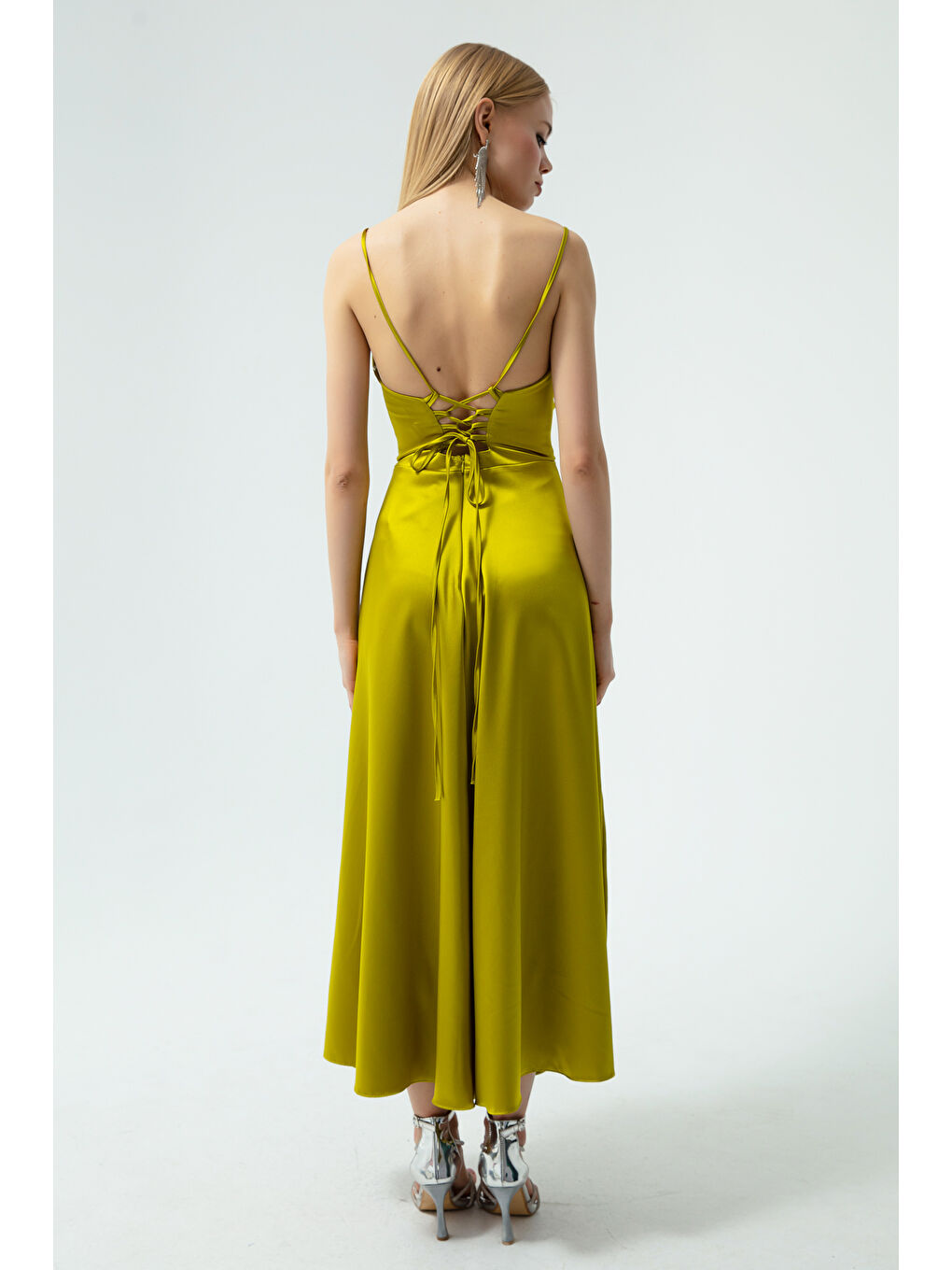 Kadın Fıstık Yeşili Volanlı Yırtmaçlı Saten Midi Boy Abiye & Mezuniyet Elbisesi-4