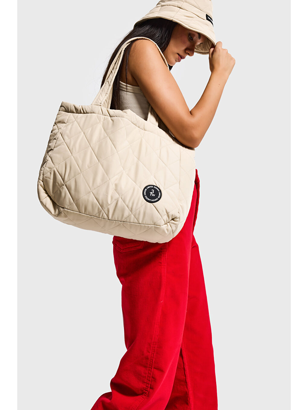 Bej Renk Baklava Desenli Askılı Özel Tasarım Çanta-1