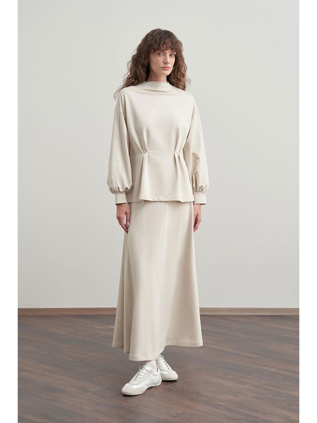 Bej Taş-Yumuşak Dokulu Pile Detaylı Etekli Takım