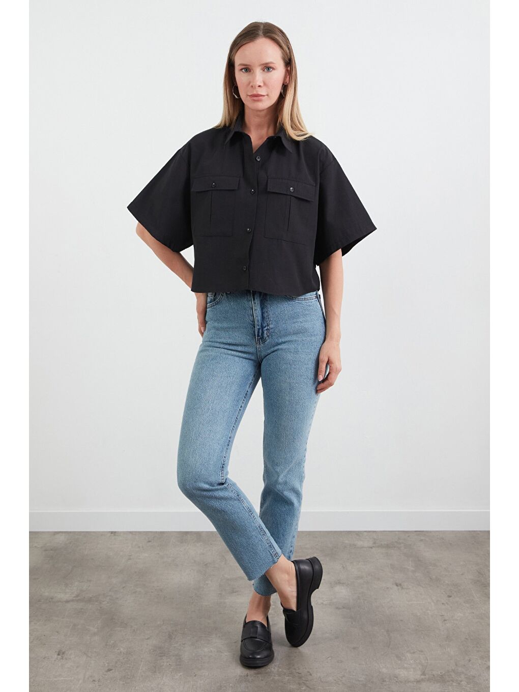 Siyah Basic Çift Cepli Arkası Uzun Crop Gömlek-1