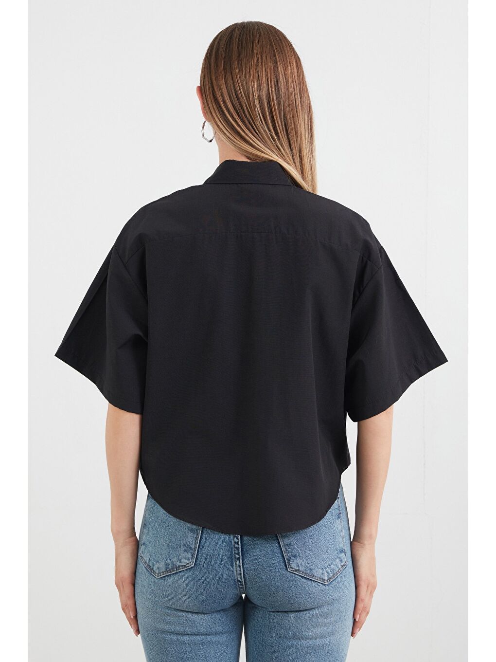 Siyah Basic Çift Cepli Arkası Uzun Crop Gömlek-3