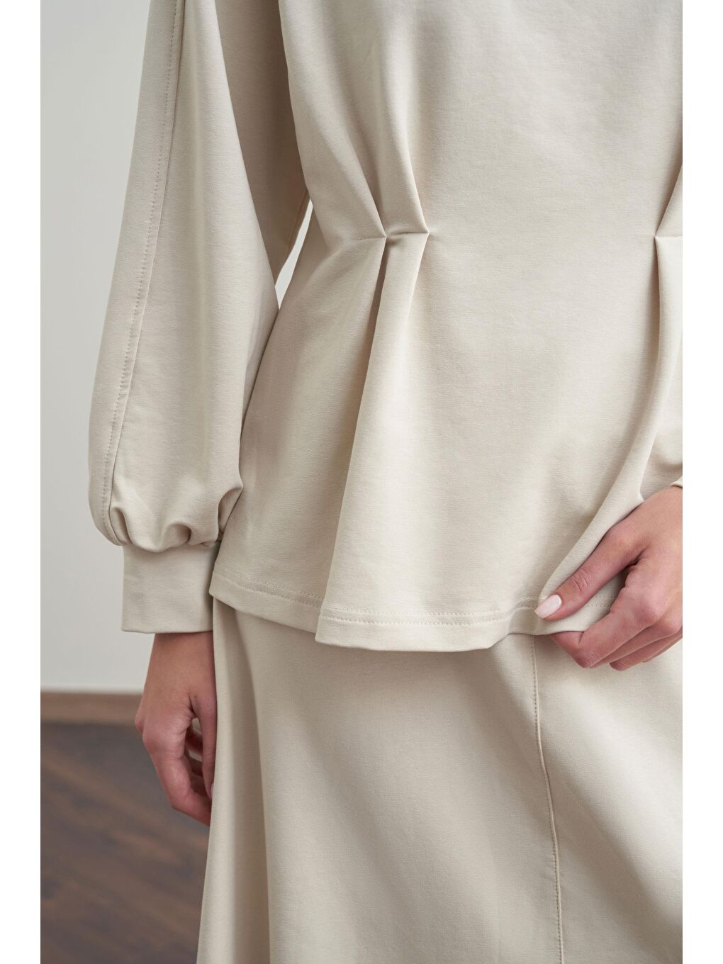 Bej Taş-Yumuşak Dokulu Pile Detaylı Etekli Takım-4