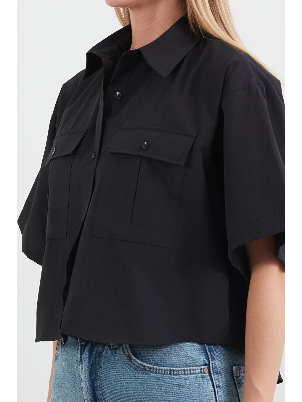 Siyah Basic Çift Cepli Arkası Uzun Crop Gömlek-4