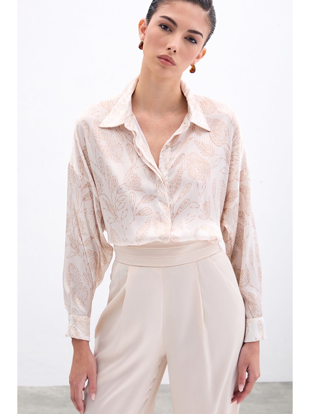 Desenli Saten Gömlek - Bej-1