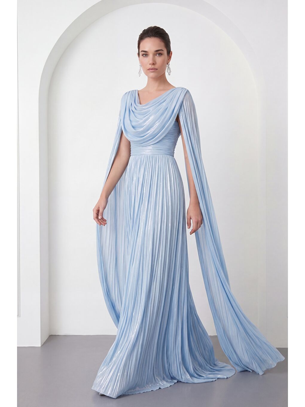 Kadın Bebe Mavi Şifon Dökümlü Pelerin Kollu Uzun Abiye Elbise