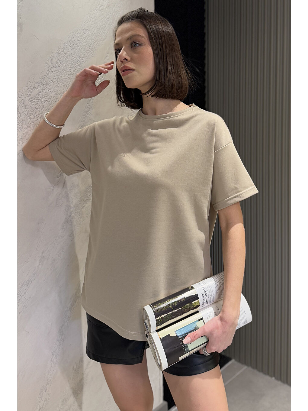 Bej Kadın Bisiklet Yaka Basic Tişört-1