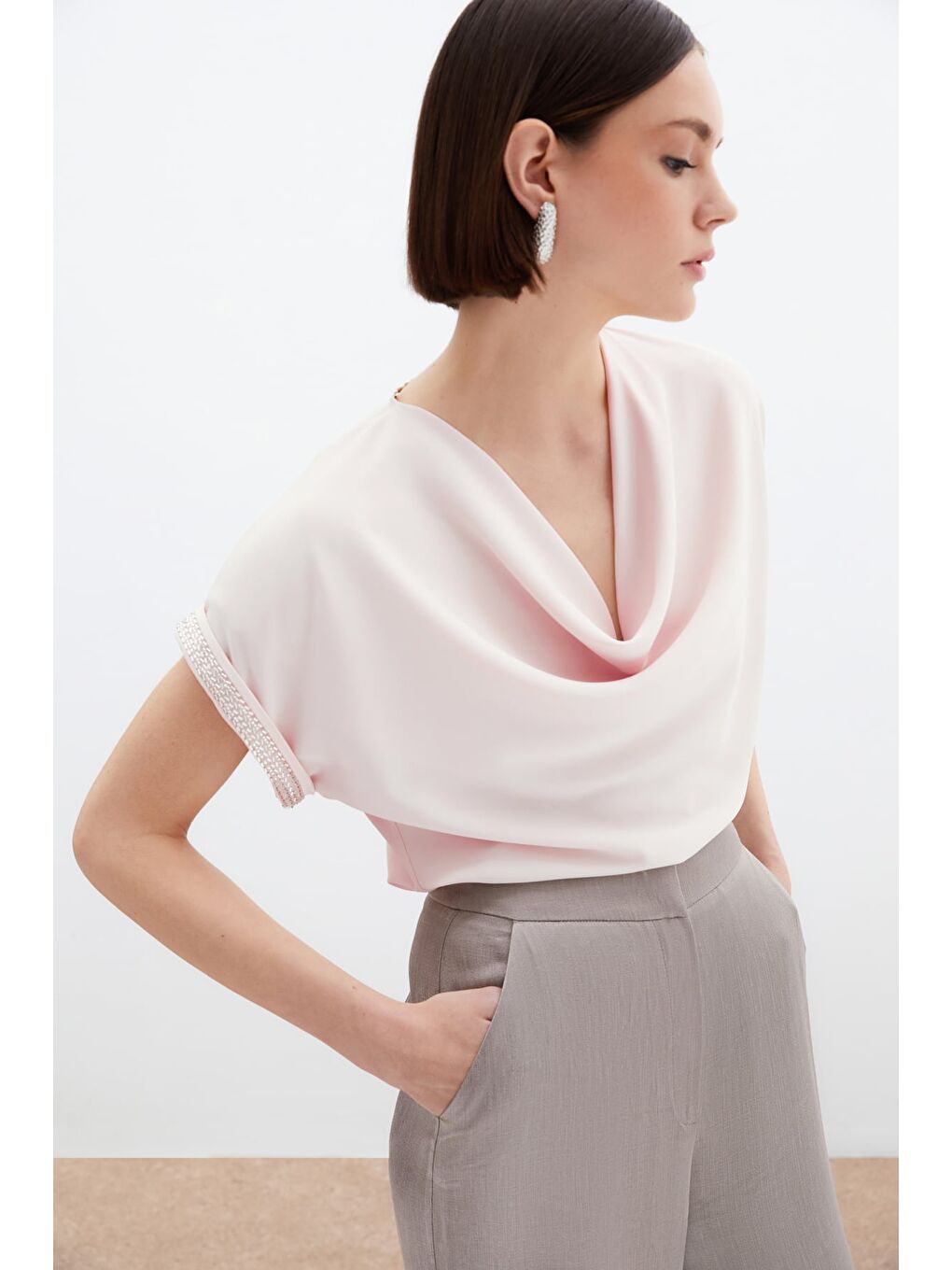 Pembe Kollar Taş Detaylı Salaş Bluz - Pudra-3