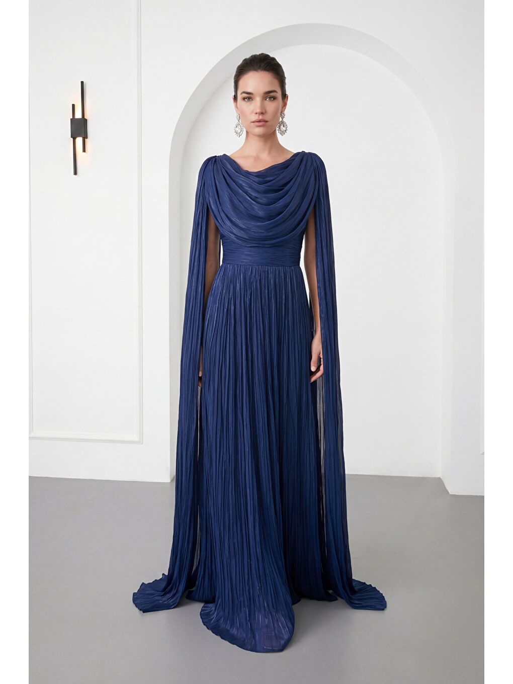 Kadın Lacivert Şifon Dökümlü Pelerin Kollu Uzun Abiye Elbise-1