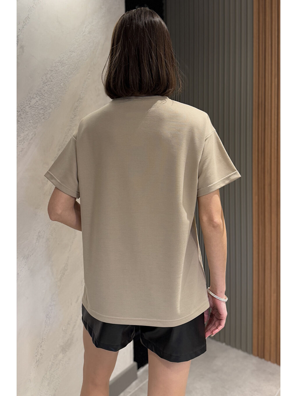 Bej Kadın Bisiklet Yaka Basic Tişört-2