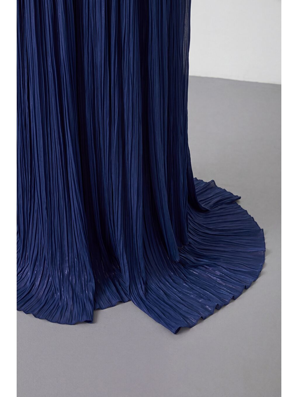 Kadın Lacivert Şifon Dökümlü Pelerin Kollu Uzun Abiye Elbise-2