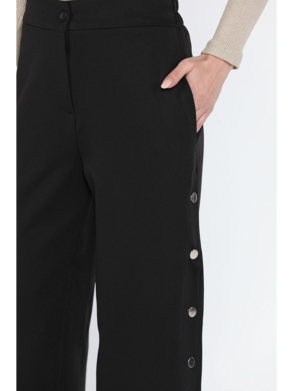 Siyah Bel Lastikli Yan Çıtçıt Detaylı Kadın Pantolon-3