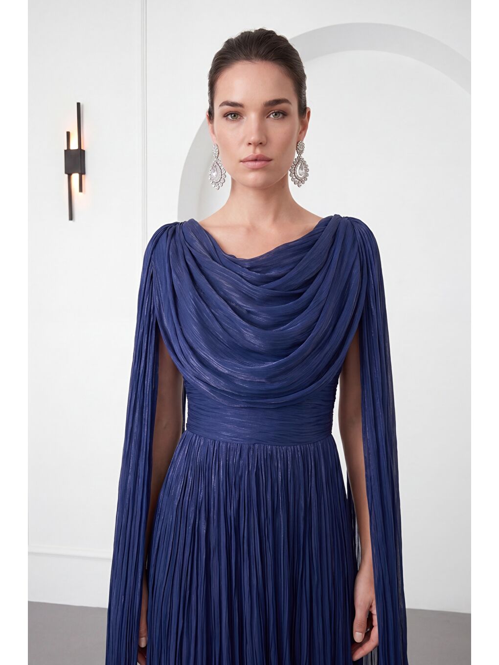 Kadın Lacivert Şifon Dökümlü Pelerin Kollu Uzun Abiye Elbise-3