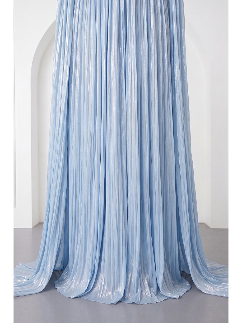 Kadın Bebe Mavi Şifon Dökümlü Pelerin Kollu Uzun Abiye Elbise-3