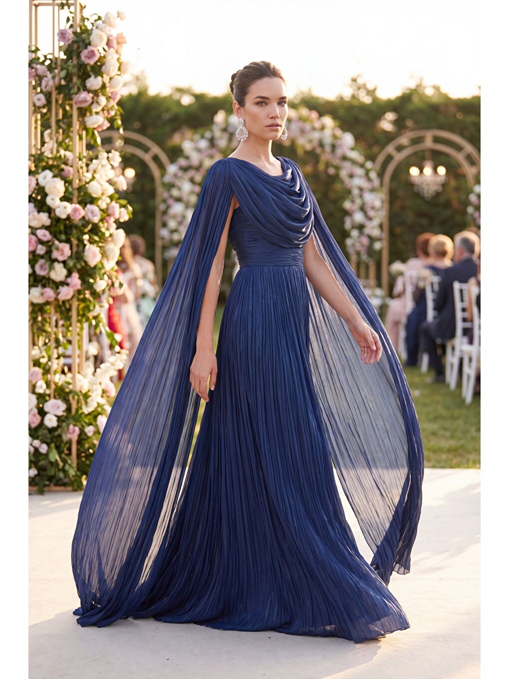 Kadın Lacivert Şifon Dökümlü Pelerin Kollu Uzun Abiye Elbise-4