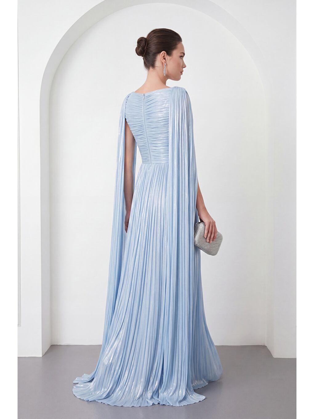 Kadın Bebe Mavi Şifon Dökümlü Pelerin Kollu Uzun Abiye Elbise-5