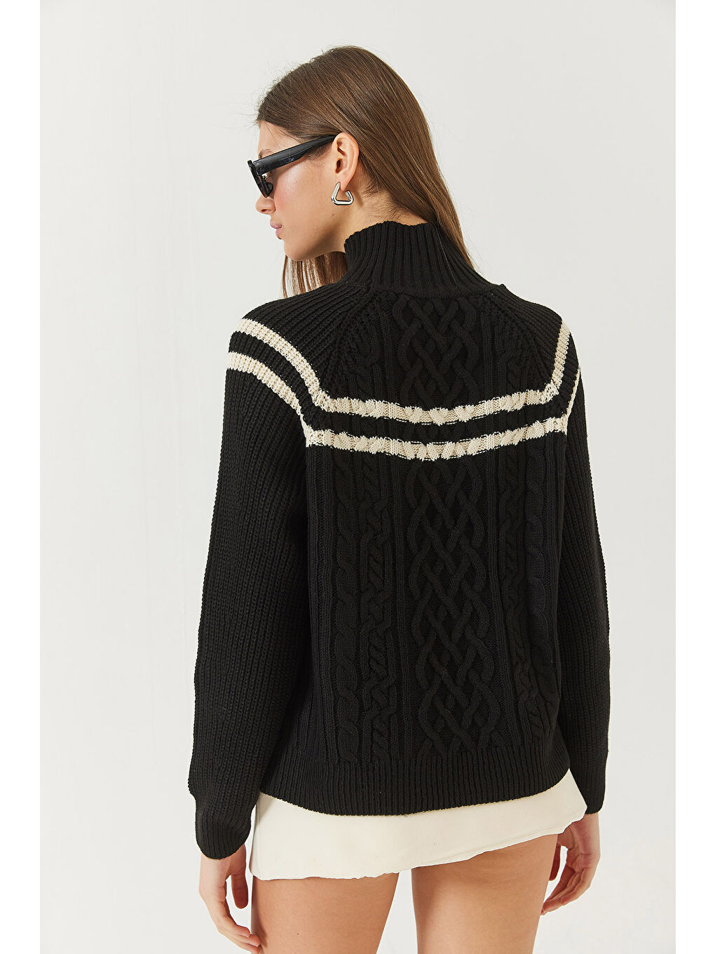 Siyah Kadın Yakası Taşlı Fiyonklu Triko Kazak-5