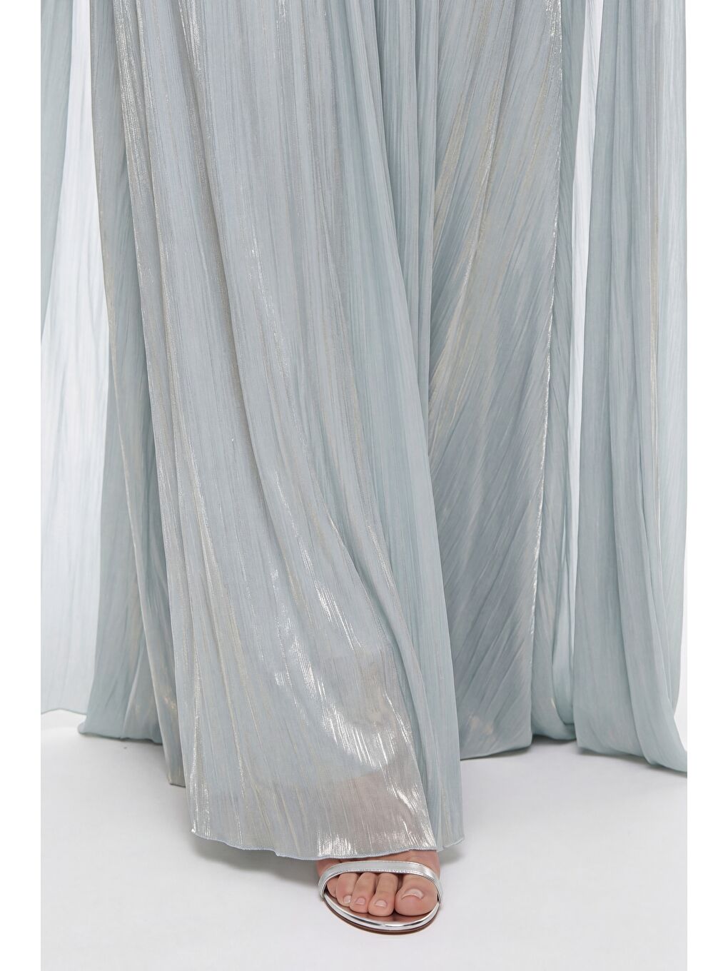 Kadın Mint Yeşili Şifon Dökümlü Pelerin Kollu Uzun Abiye Elbise-3