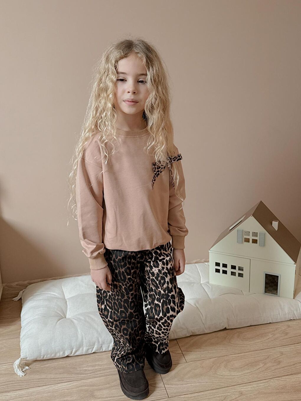 Kahverengi Kız Çocuk Leopar Desenli Beli Lastikli Pantolon ve Üst Sweat Takım-1