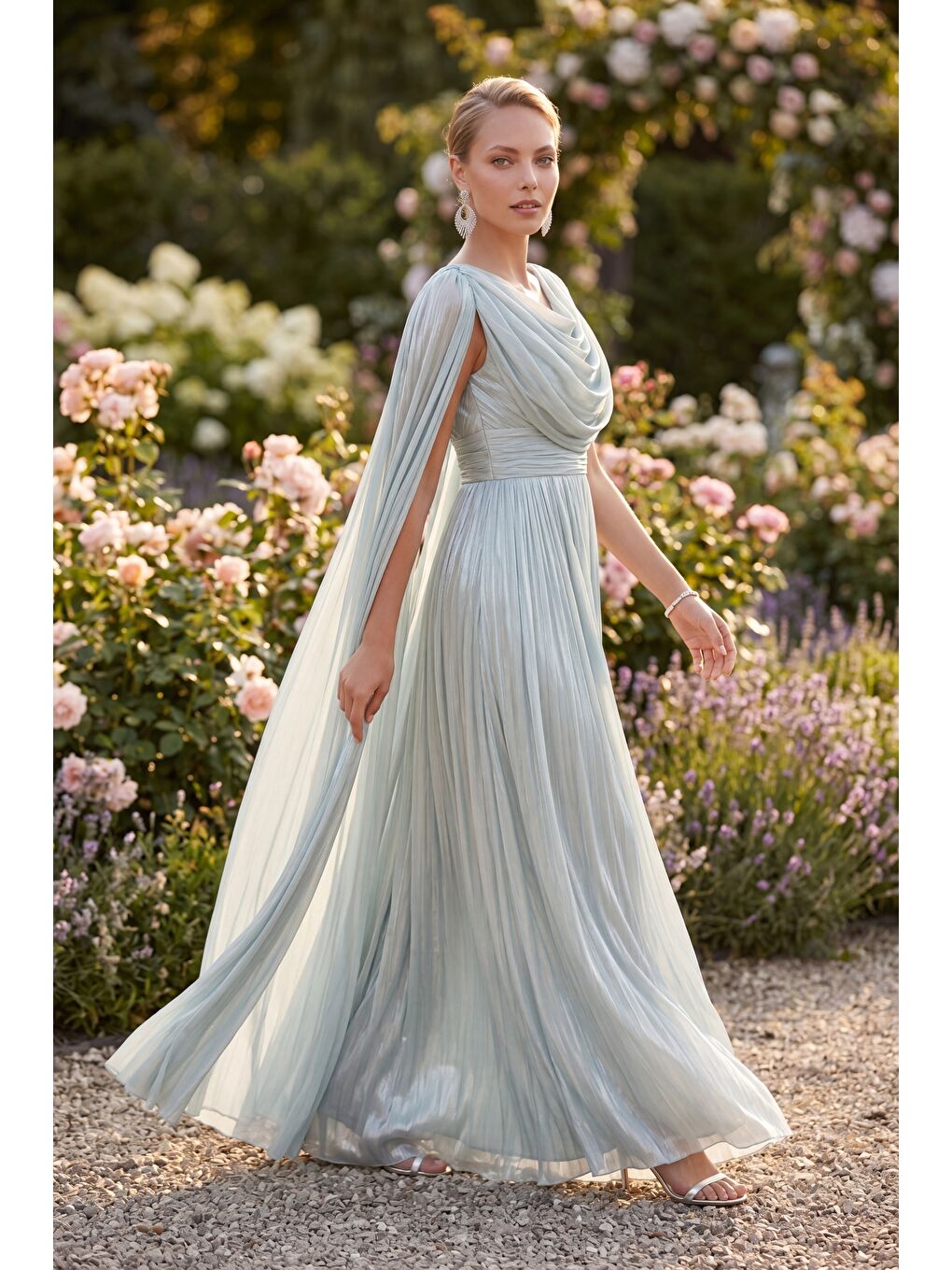 Kadın Mint Yeşili Şifon Dökümlü Pelerin Kollu Uzun Abiye Elbise-4