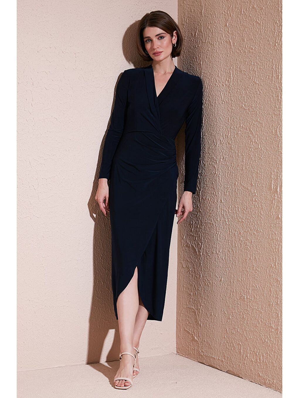 Lacivert Kruvaze Yaka Yırtmaçlı Drape Detaylı Midi Kadın Elbise 611El1769-1