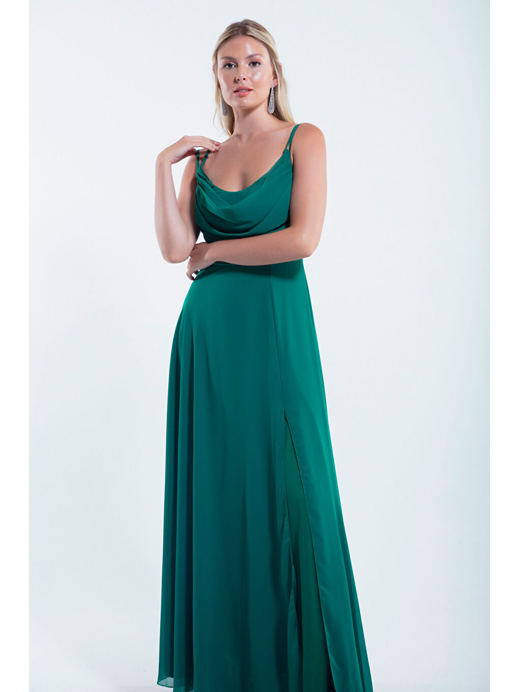 Kadın Zümrüt Yeşili Askılı Şifon Abiye Elbise-1