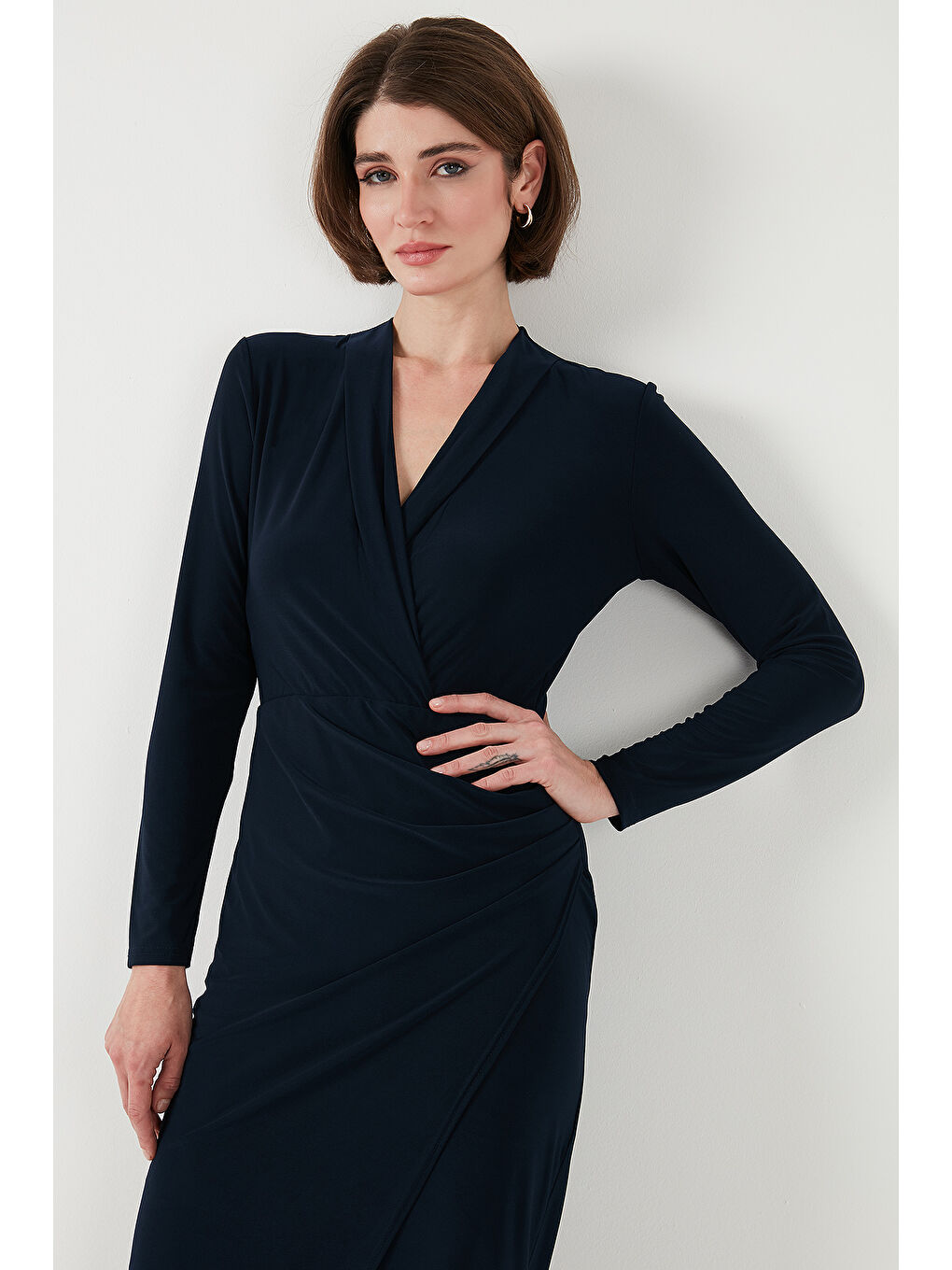 Lacivert Kruvaze Yaka Yırtmaçlı Drape Detaylı Midi Kadın Elbise 611El1769-5