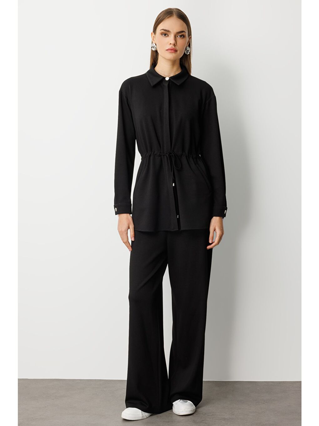 Beli İp Büzgülü Yumuşak Dokulu Siyah Tunik