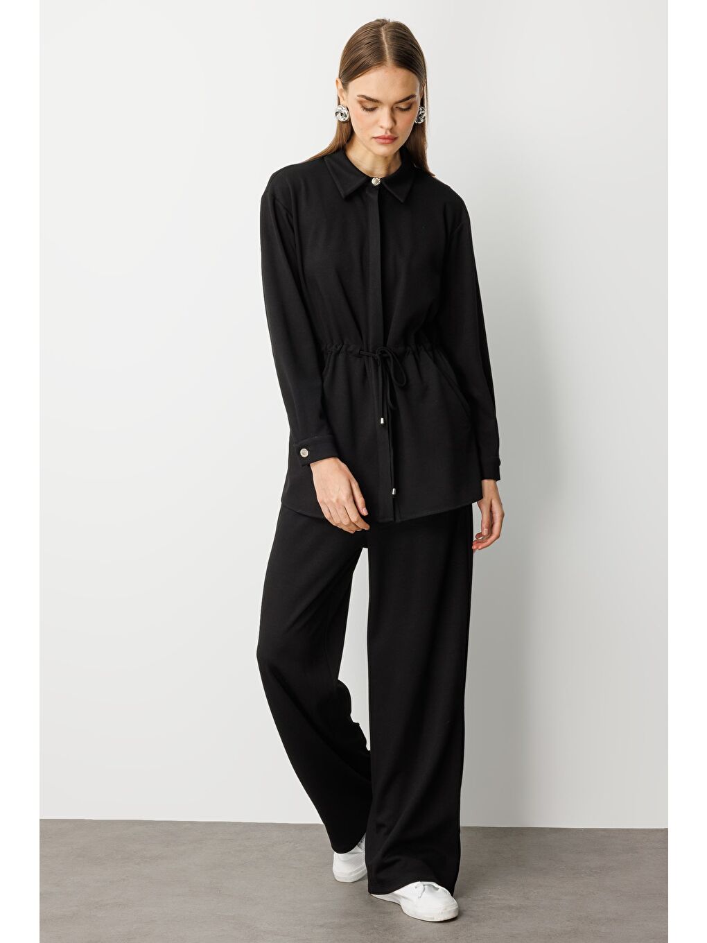 Beli İp Büzgülü Yumuşak Dokulu Siyah Tunik-2