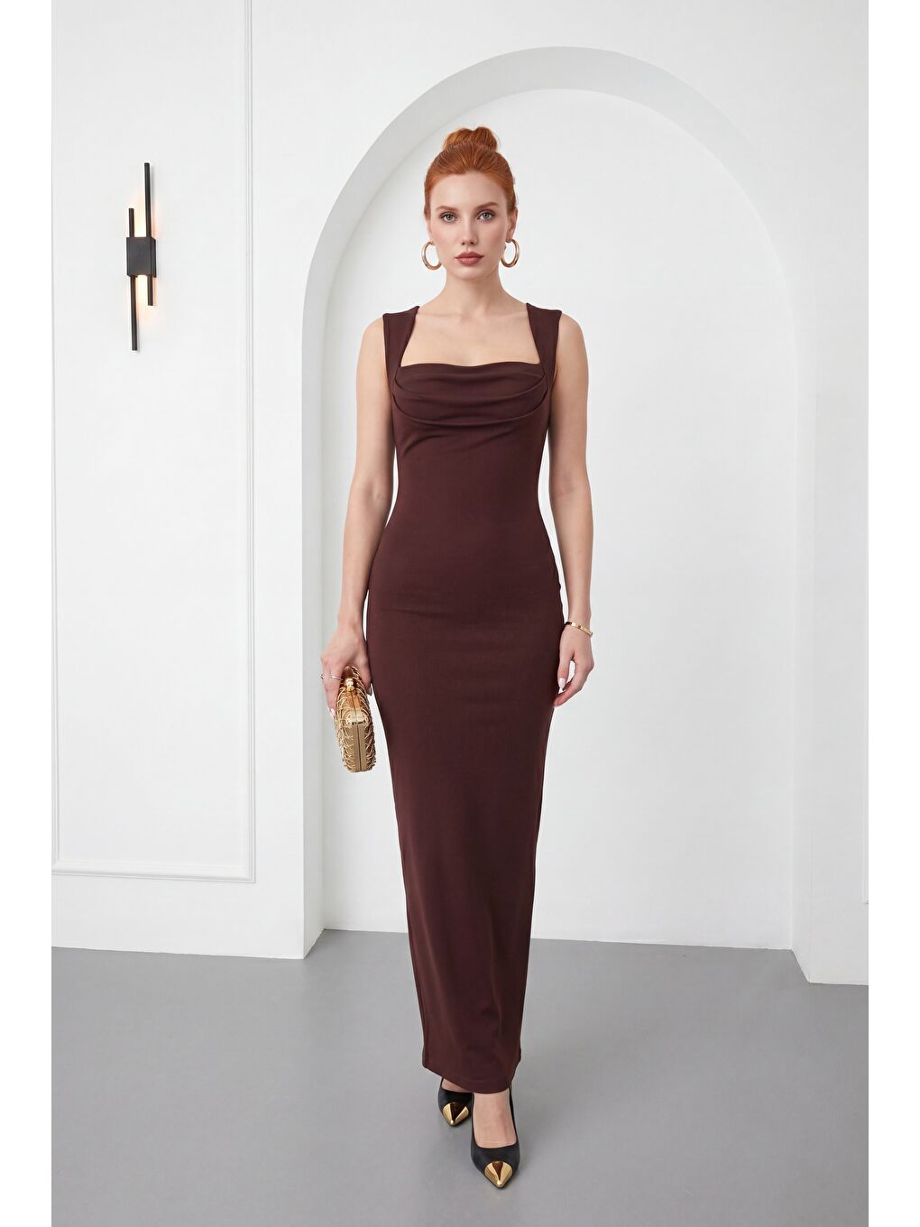 Kadın Kahverengi Kare Yaka Kolsuz Krep Davet Elbisesi