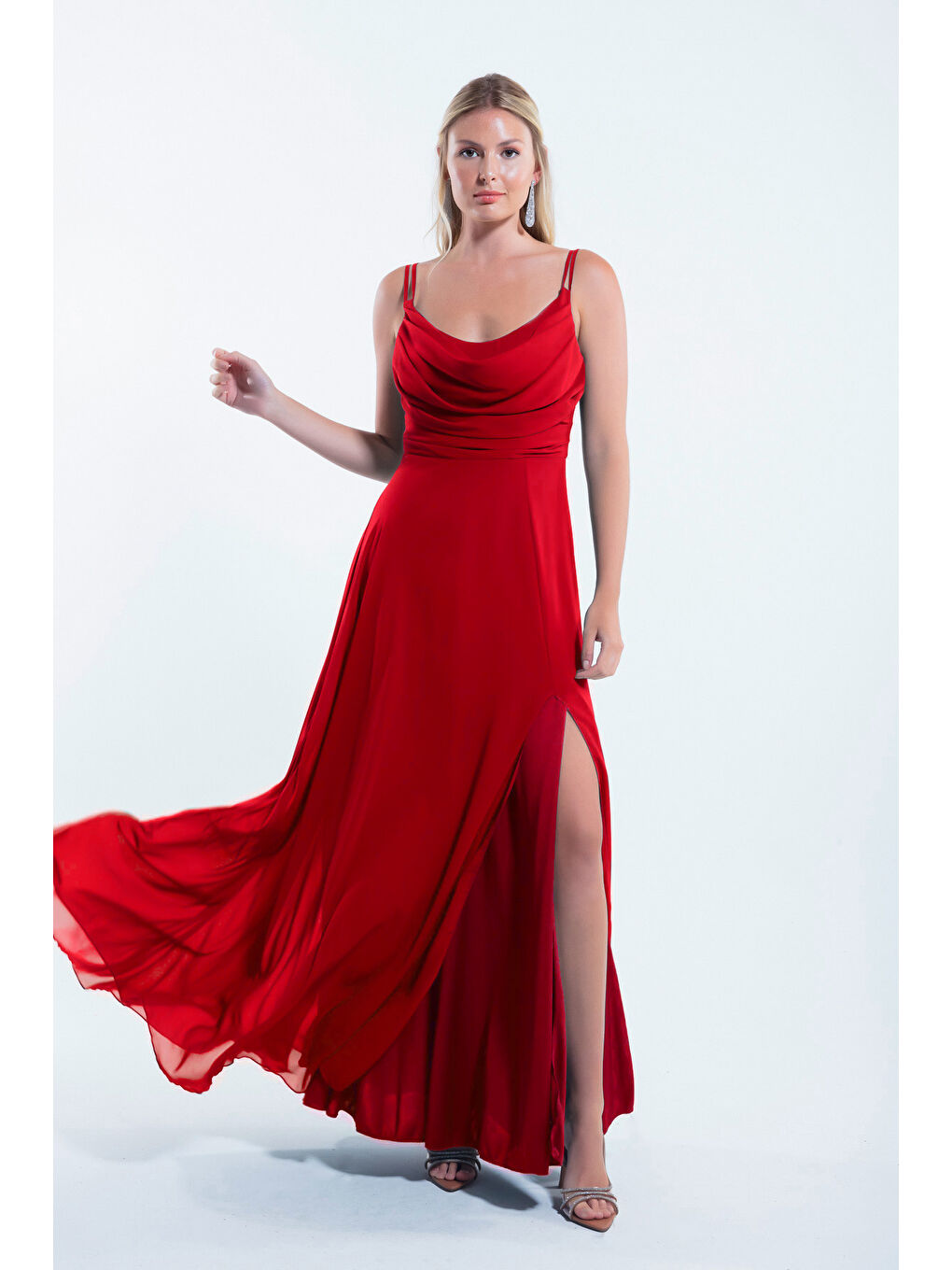 Kadın Kırmızı Askılı Şifon Abiye Elbise-3