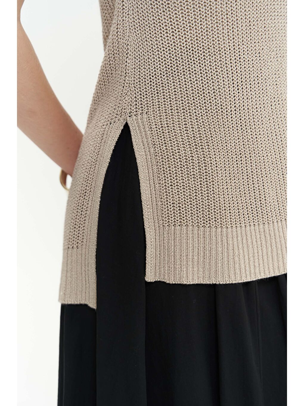 Canti Triko Yırtmaç Detay Kolsuz Bej Süveter-6