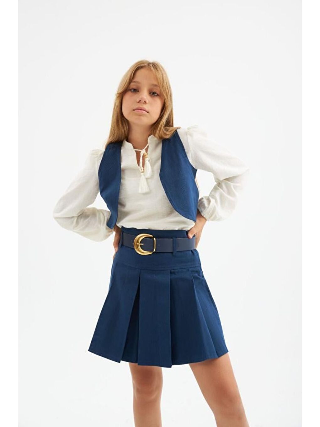 Beyaz Kız Çocuk Pamuklu Lacivert Yelekli Pileli Etek Takım – Uzun Kollu Bluz Dahil 3'Lü-2