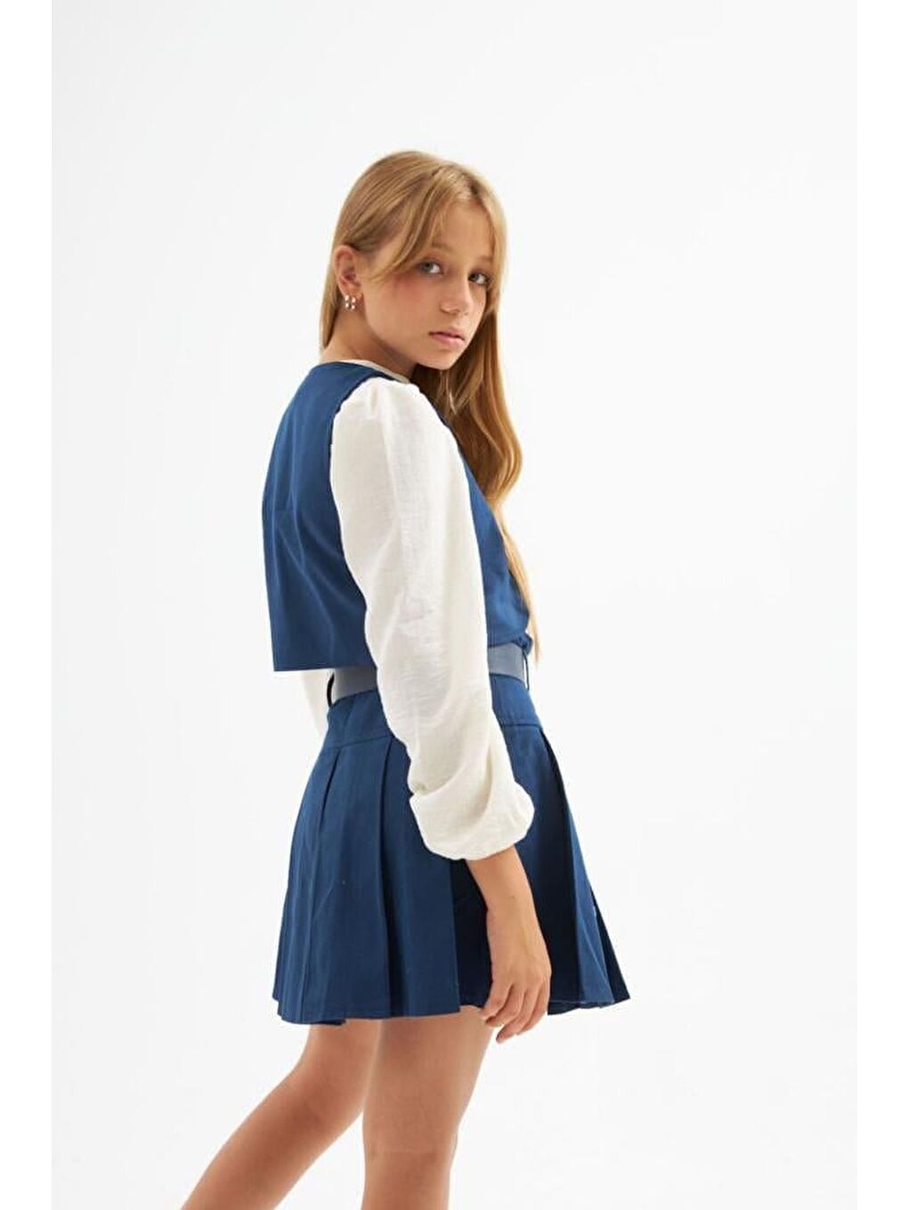 Beyaz Kız Çocuk Pamuklu Lacivert Yelekli Pileli Etek Takım – Uzun Kollu Bluz Dahil 3'Lü-3