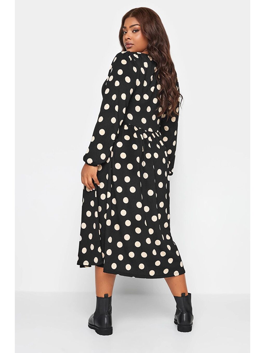 Siyah Büyük Beden Önü Bağlamalı Puantiye Desenli Uzun Kollu Midi Elbise 137626-4