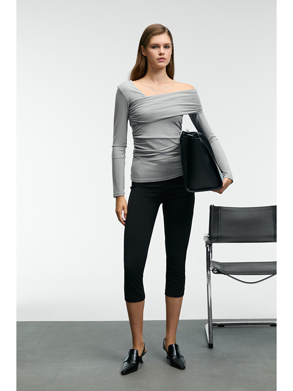 Gri VELMEA Kadın Asimetrik Yaka Omuz Detaylı Slim Fit AÇIK GRİ Bluz-1
