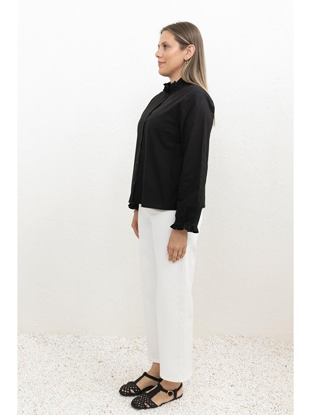 Siyah-Yaka Ve Kol Piliseli Gömlek-2