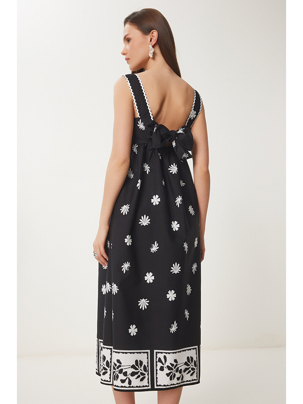 Siyah Çiçekli Midi Poplin Elbise SİYAH BEYAZ LNS0049-3