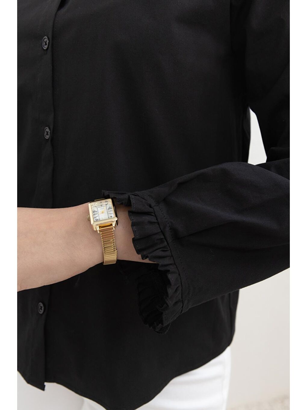 Siyah-Yaka Ve Kol Piliseli Gömlek-4