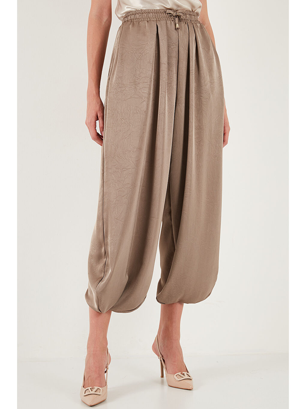 Bej Oversize Bağlamalı Balon Paça Saten Şalvar Pantolon 68351199-1
