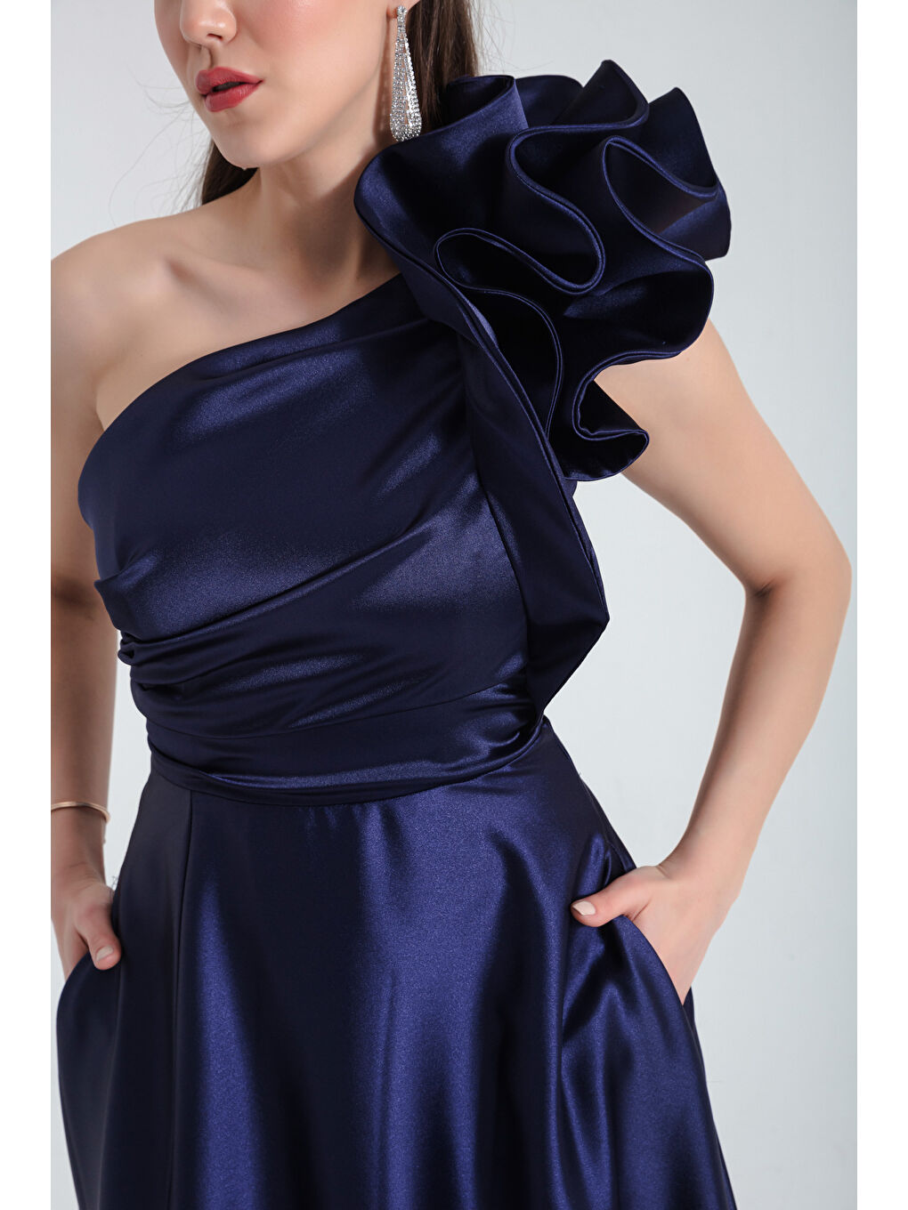 Kadın Lacivert Tek Omuzlu Fırfırlı Uzun Abiye Elbise-2