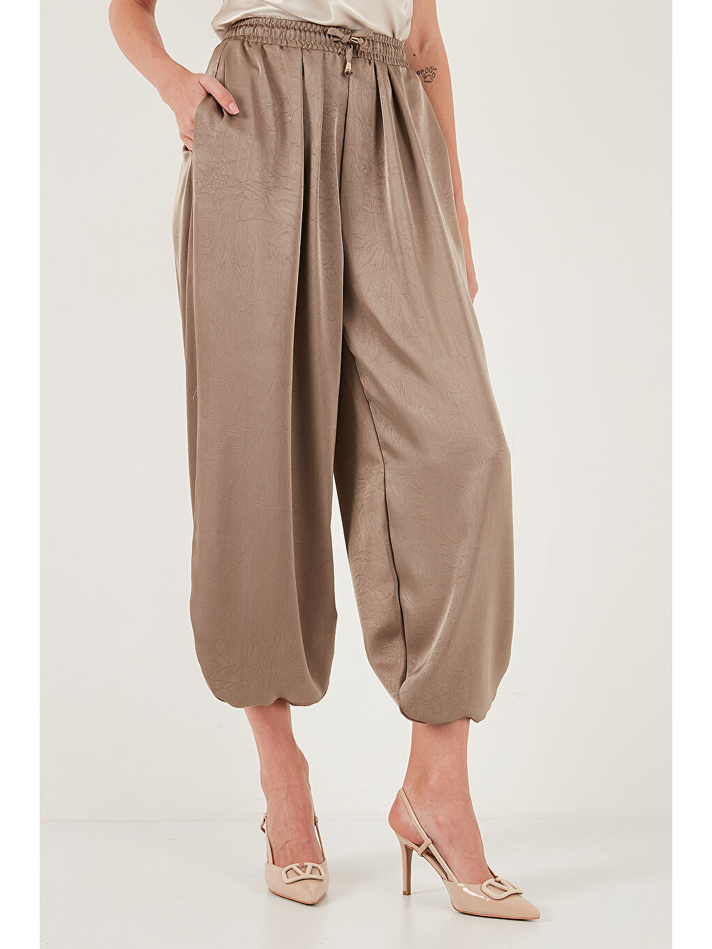 Bej Oversize Bağlamalı Balon Paça Saten Şalvar Pantolon 68351199-3