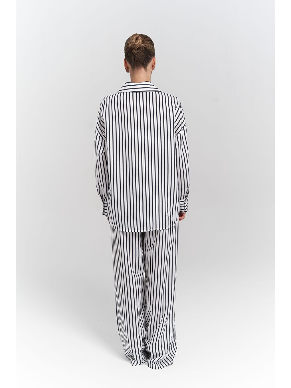 Beatrix Lacivert Çizgili Ekru Gömlek Pantolon Takım-1