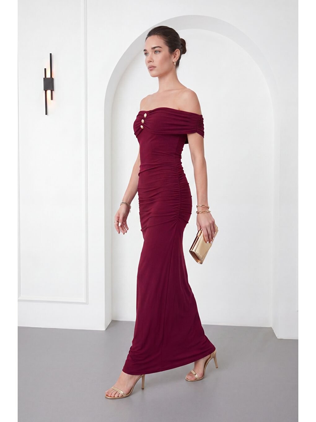 Kadın Bordo Kayık Yaka Gold Aksesuar Detay Maxi Davet Elbisesi-1