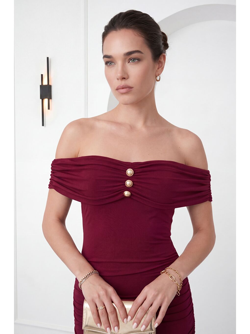 Kadın Bordo Kayık Yaka Gold Aksesuar Detay Maxi Davet Elbisesi-2